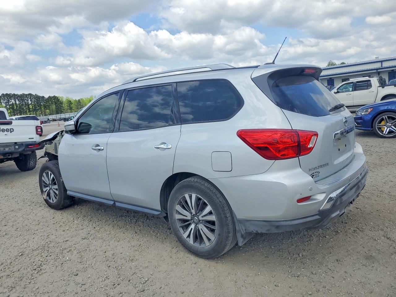 2017 NISSAN PATHFINDER