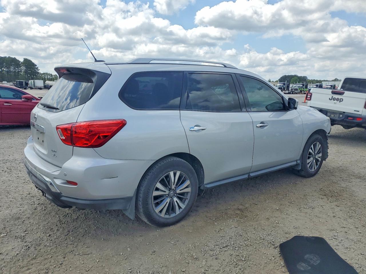 2017 NISSAN PATHFINDER