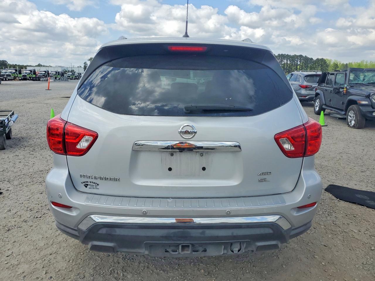 2017 NISSAN PATHFINDER