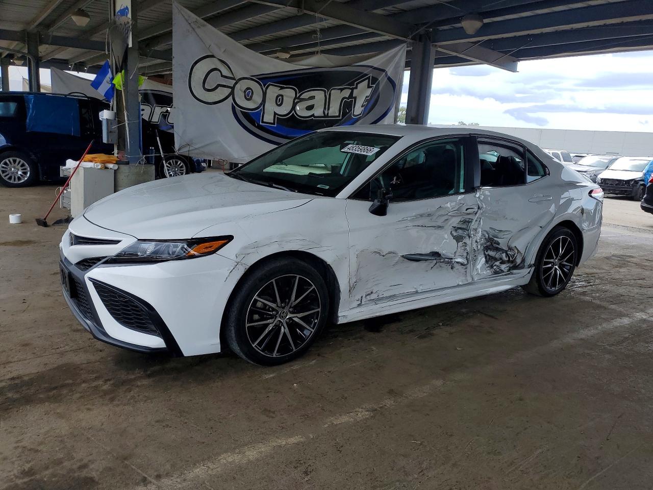 2023 TOYOTA CAMRY