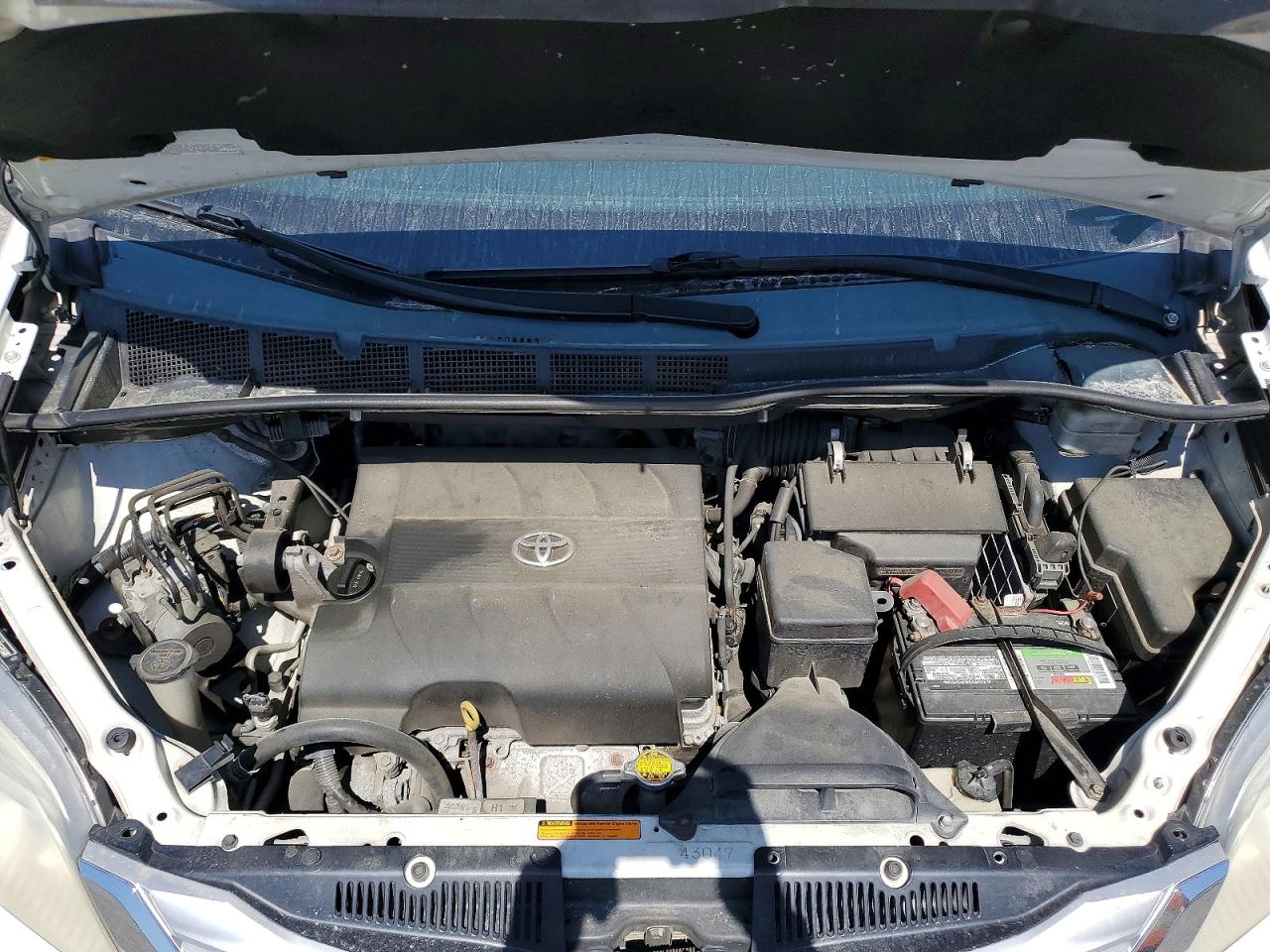 2013 TOYOTA SIENNA