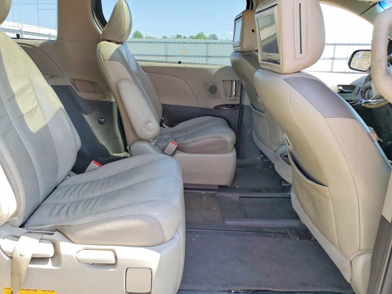 2013 TOYOTA SIENNA