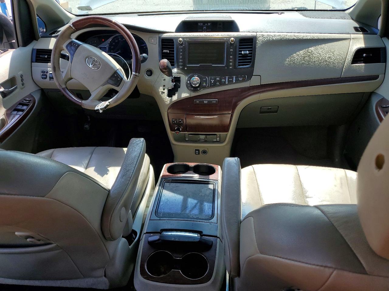 2013 TOYOTA SIENNA