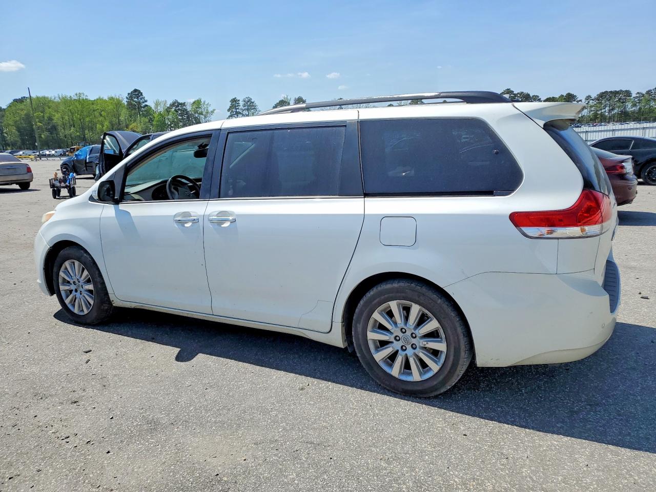 2013 TOYOTA SIENNA