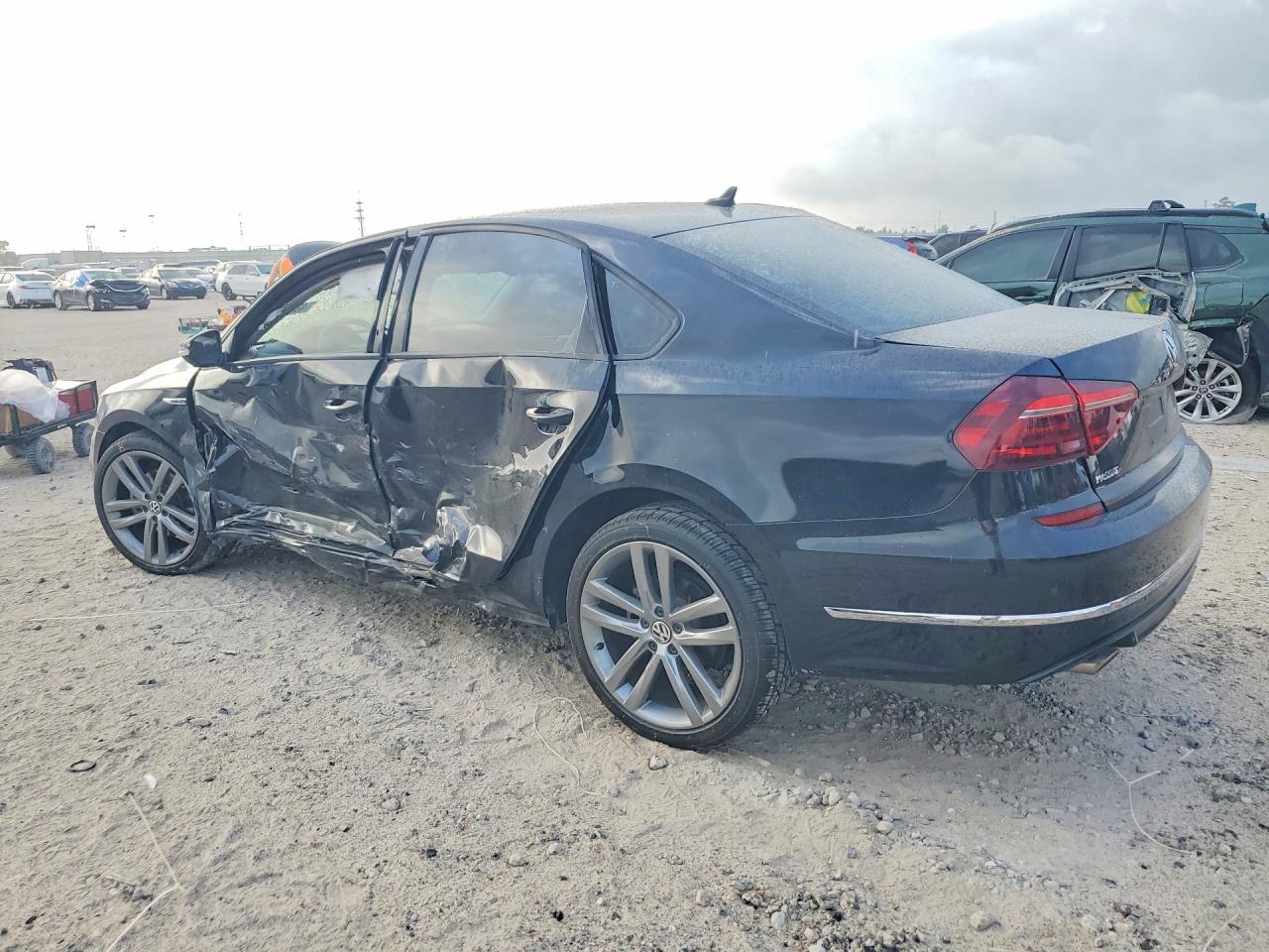 2018 VOLKSWAGEN PASSAT
