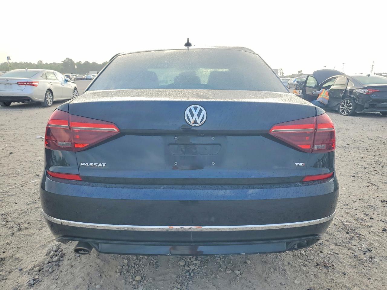 2018 VOLKSWAGEN PASSAT