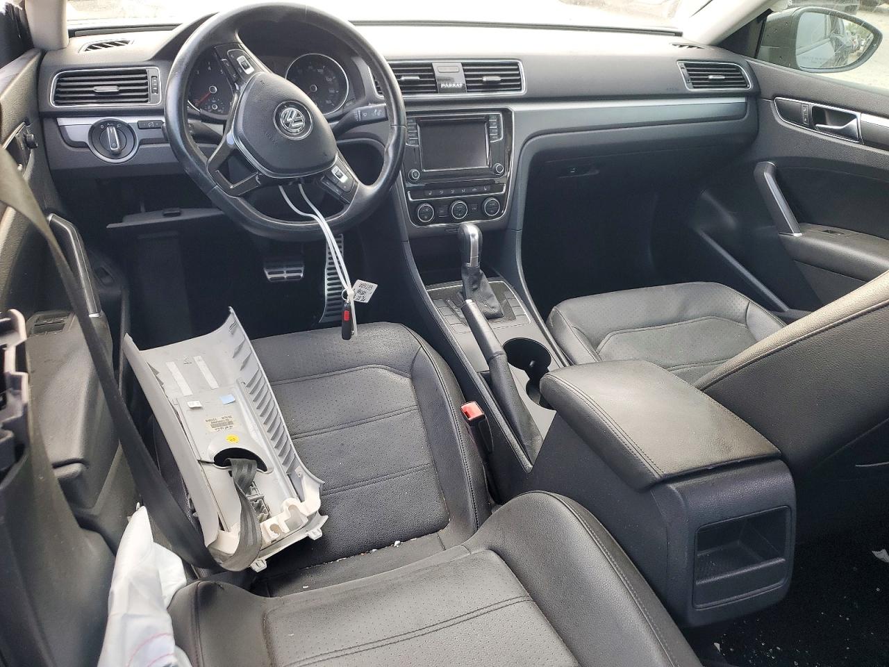 2018 VOLKSWAGEN PASSAT