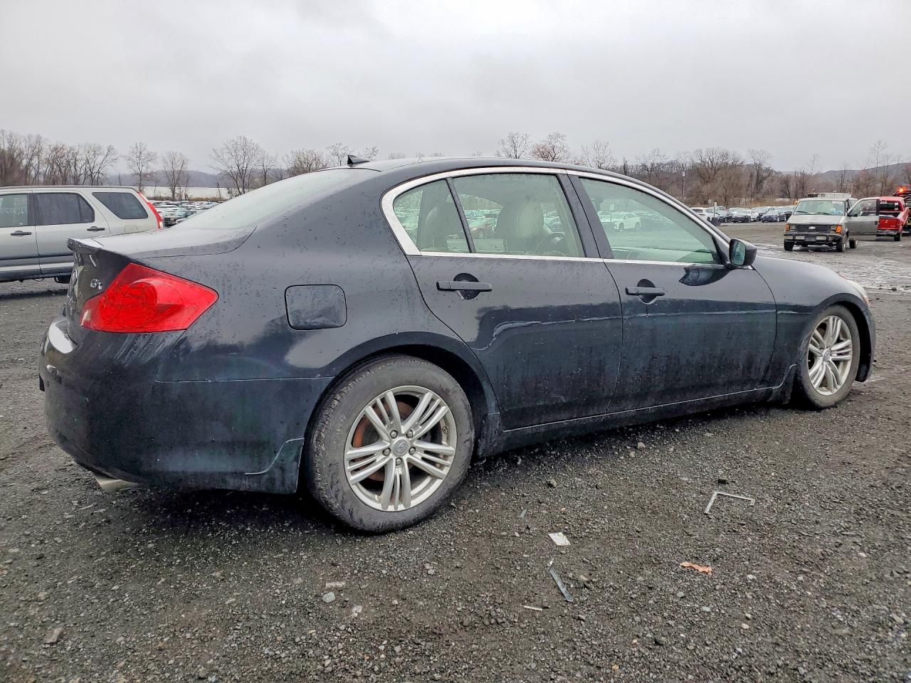 2013 INFINITI G37