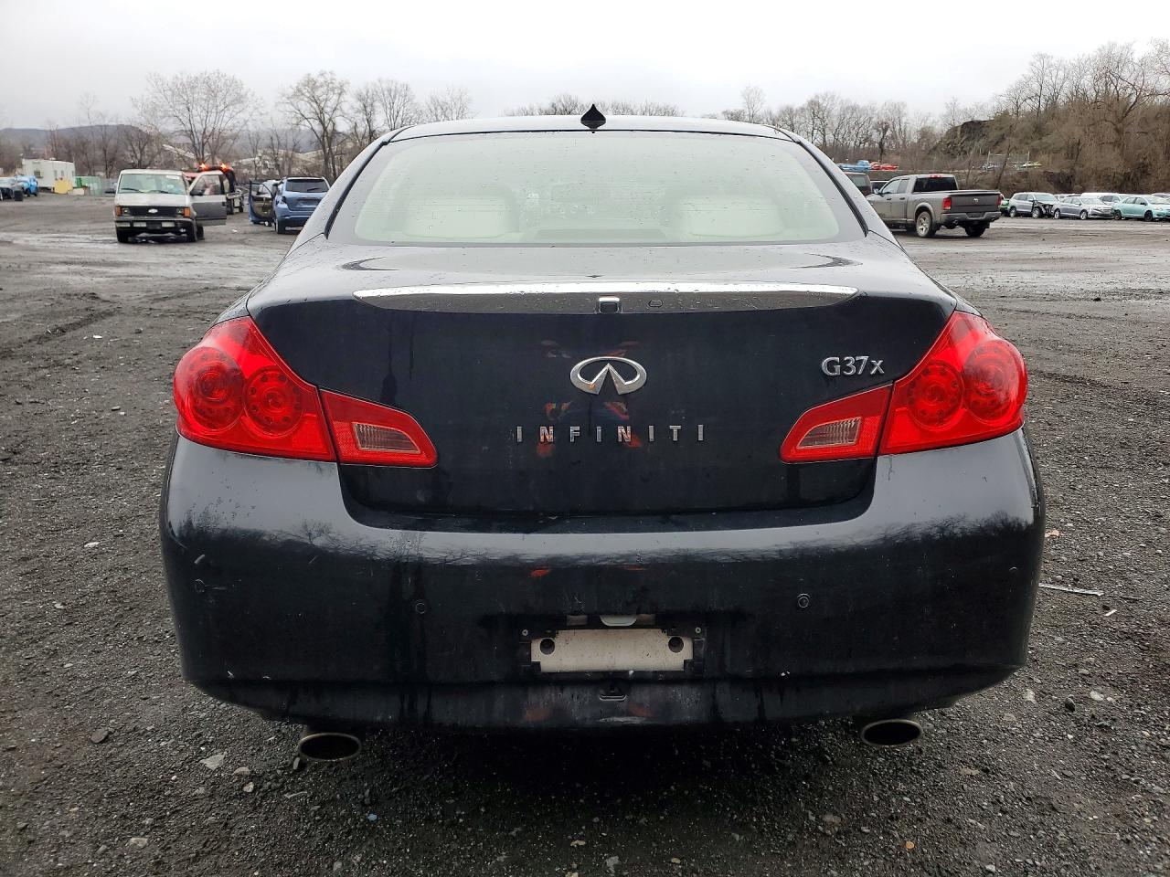 2013 INFINITI G37