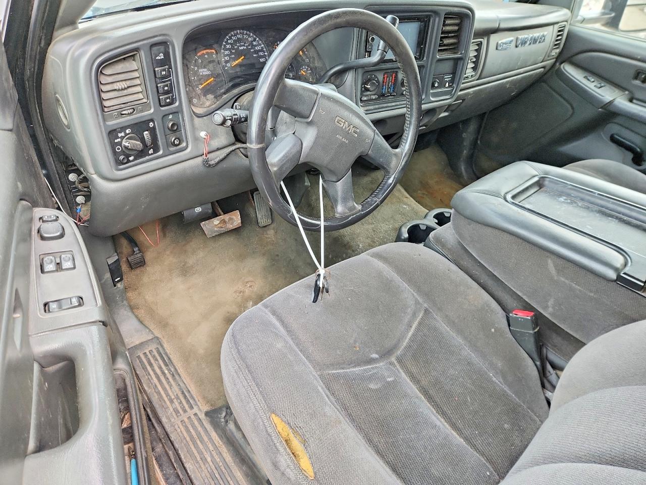 2004 GMC SIERRA