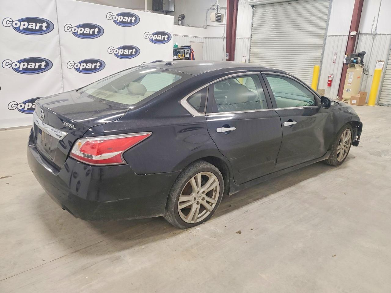 2015 NISSAN ALTIMA 3.