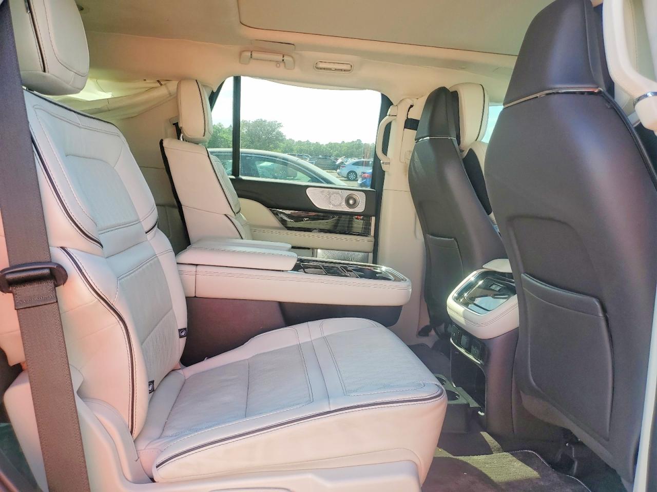 2024 LINCOLN NAVIGATOR