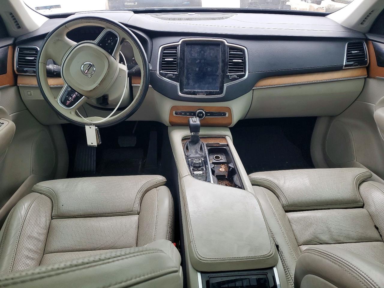 2019 VOLVO XC90