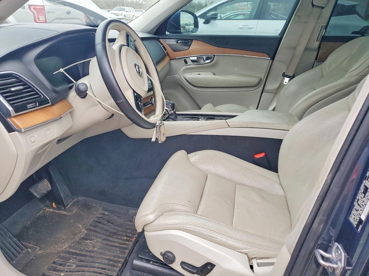 2019 VOLVO XC90