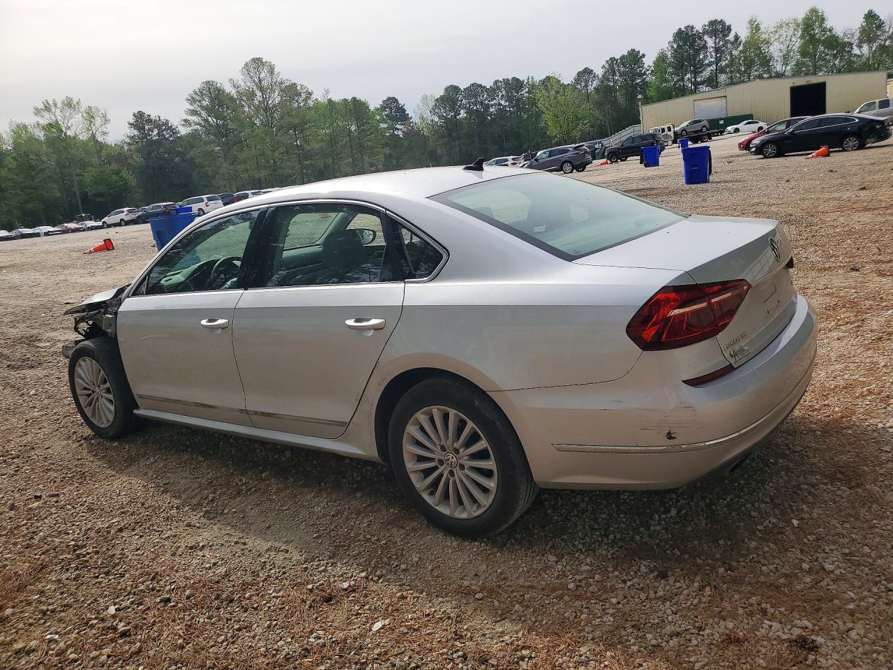 2017 VOLKSWAGEN PASSAT
