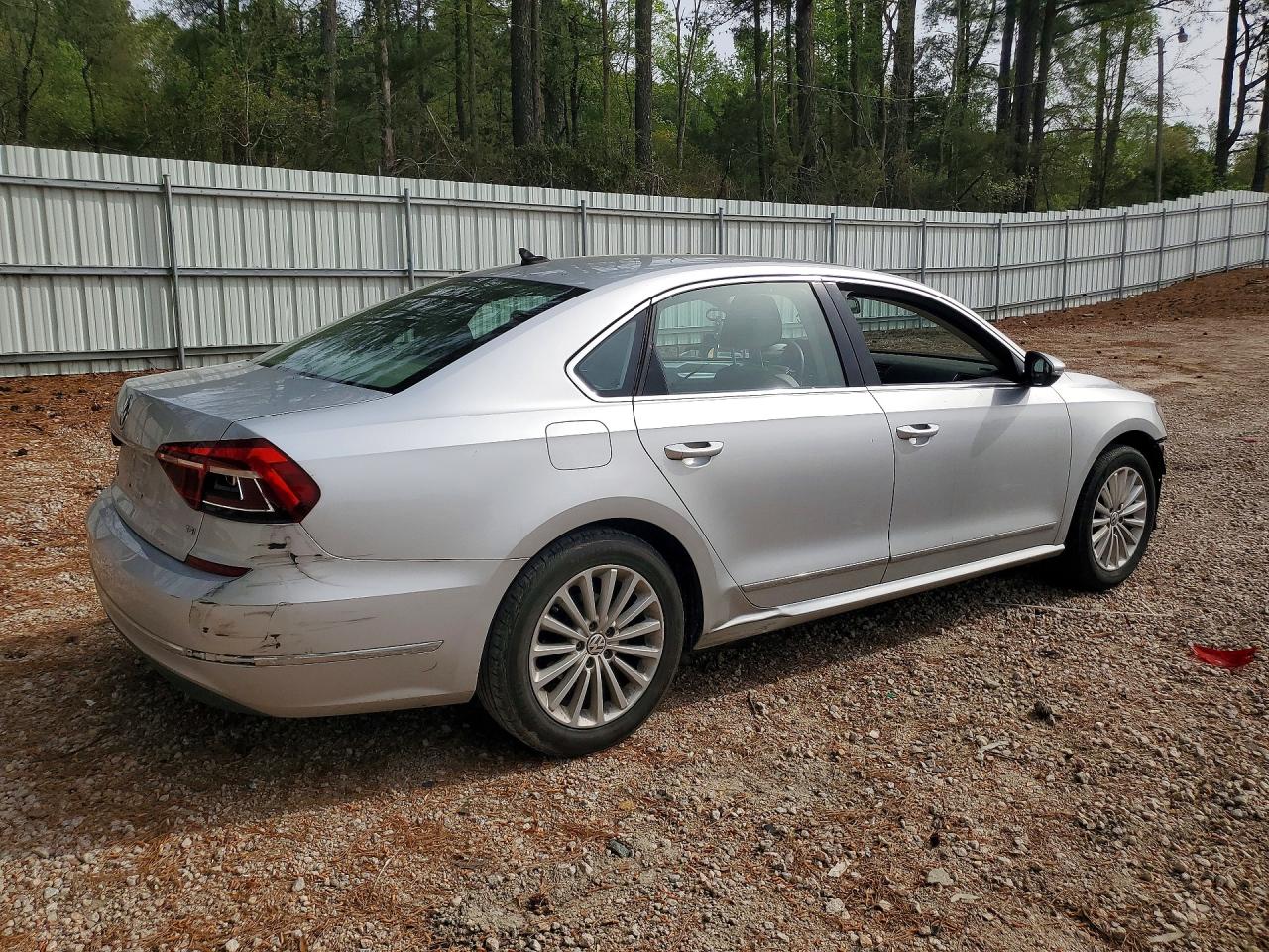 2017 VOLKSWAGEN PASSAT