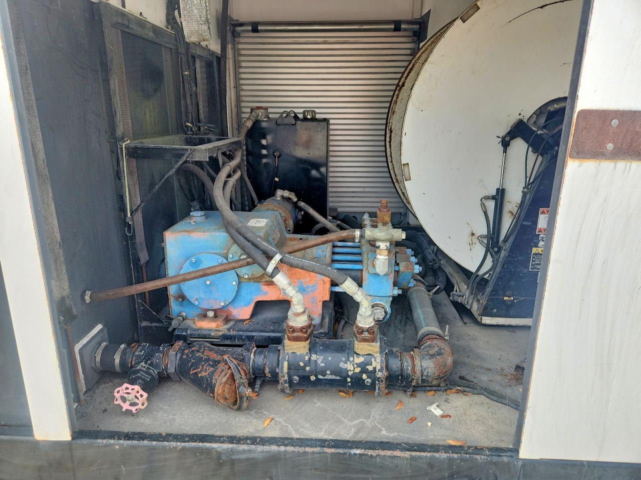 2010 OETH TRACTOR