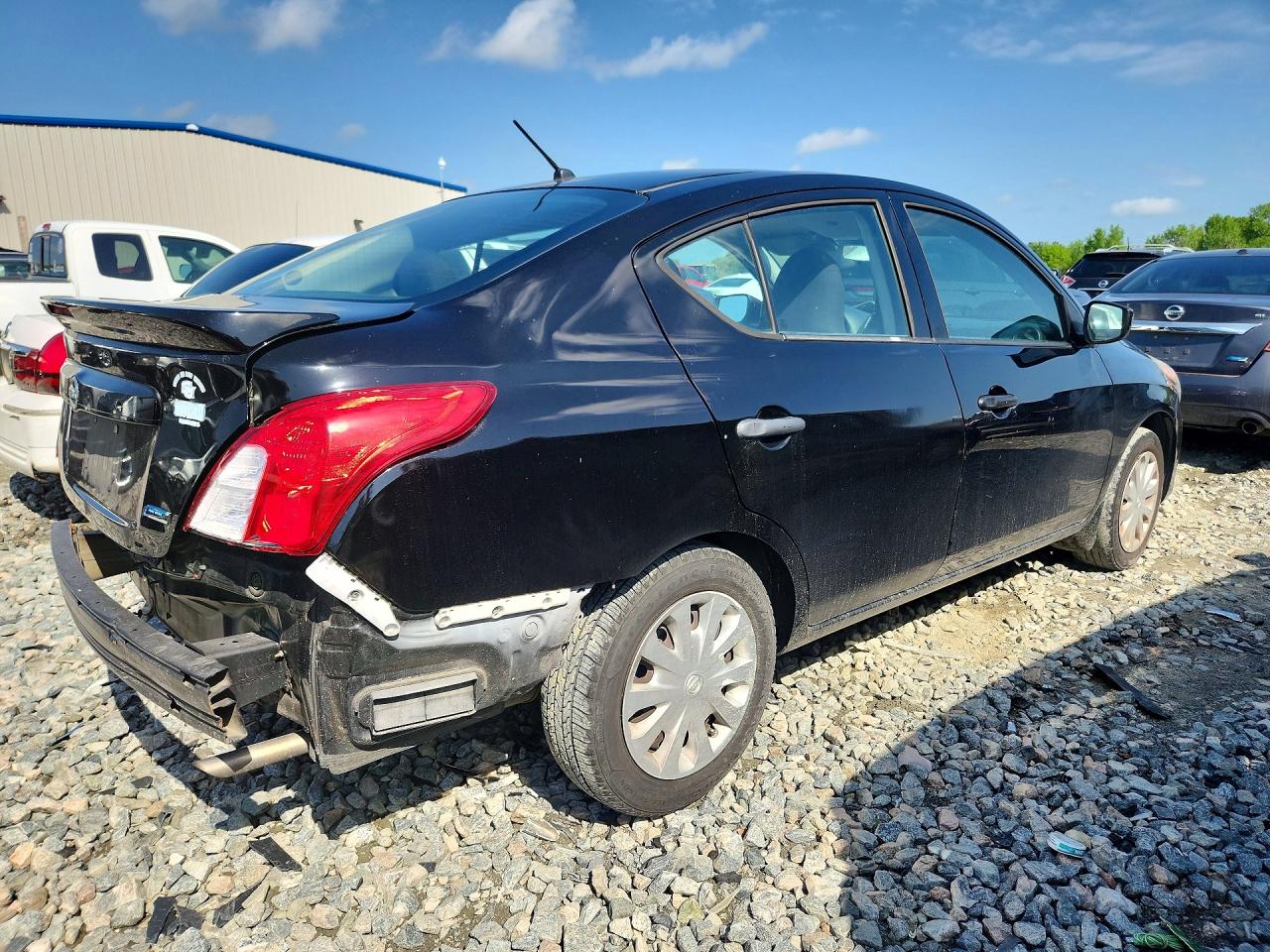 2016 NISSAN VERSA