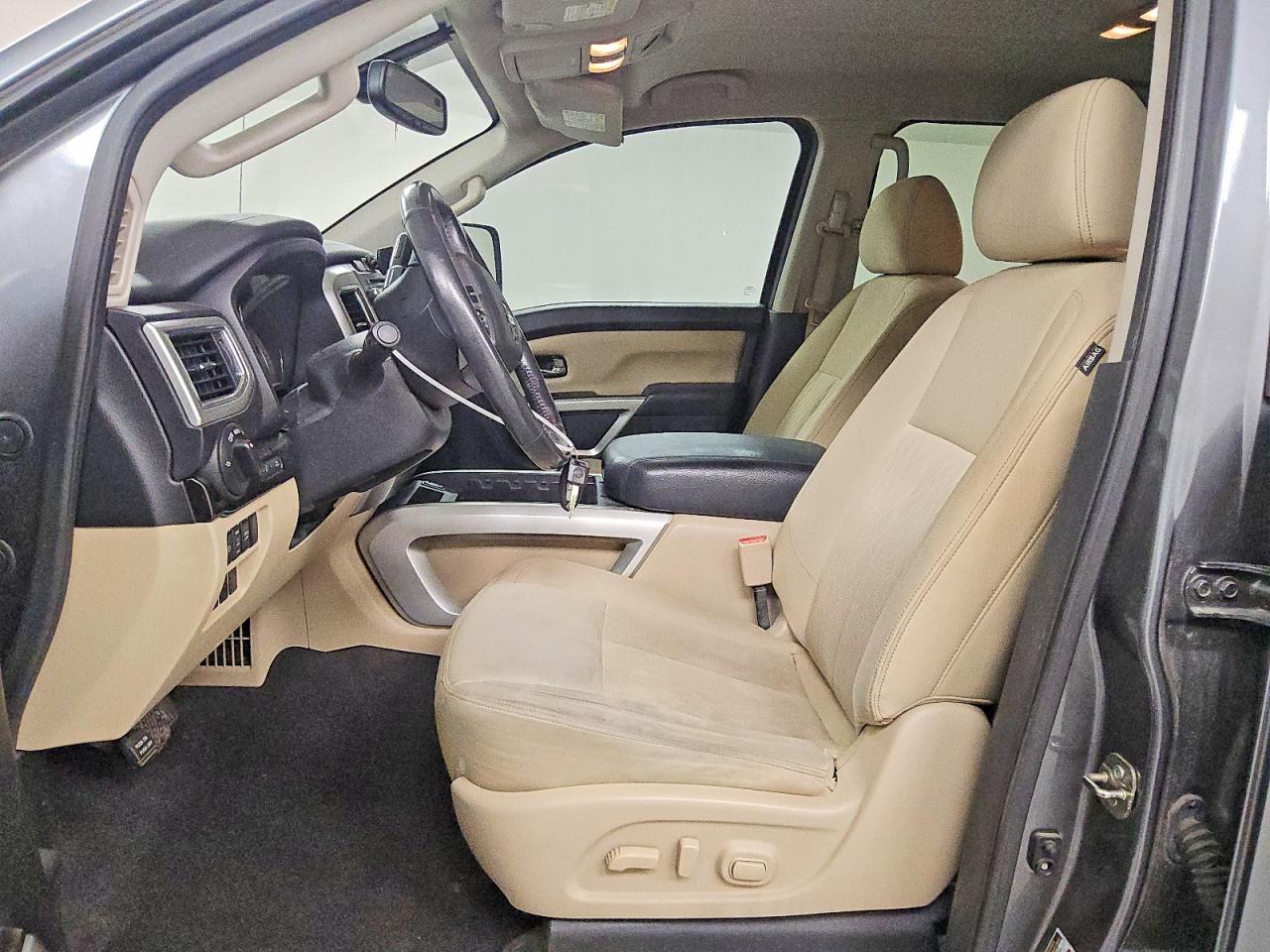2016 NISSAN TITAN