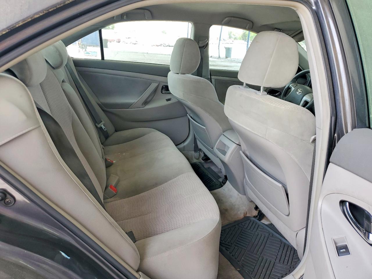 2011 TOYT CAMRY