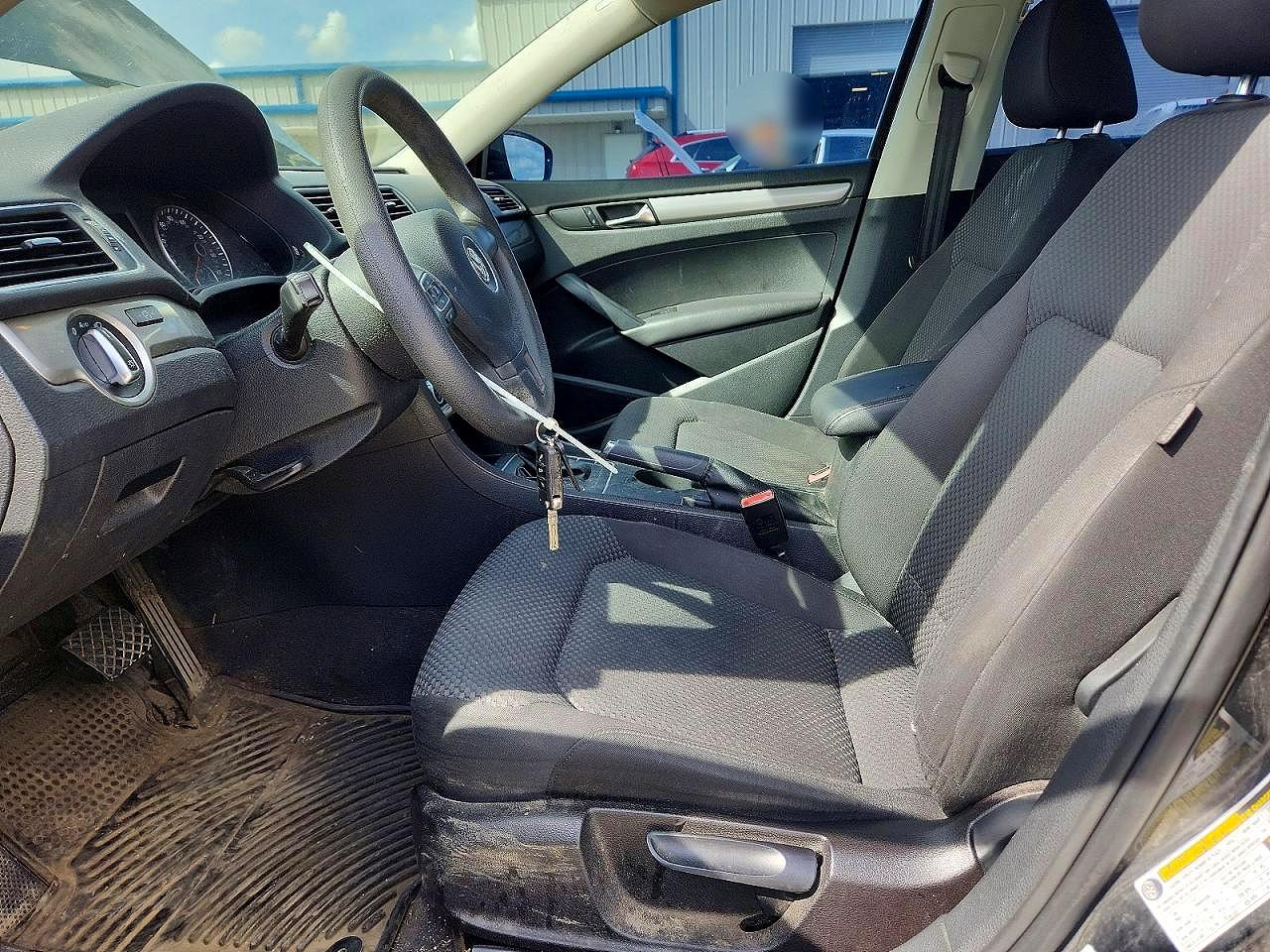 2012 VOLKSWAGEN PASSAT