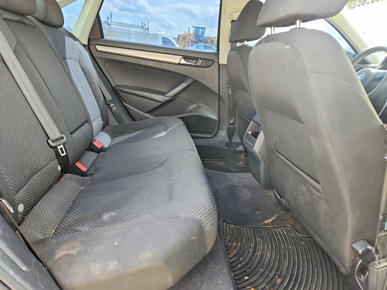 2012 VOLKSWAGEN PASSAT