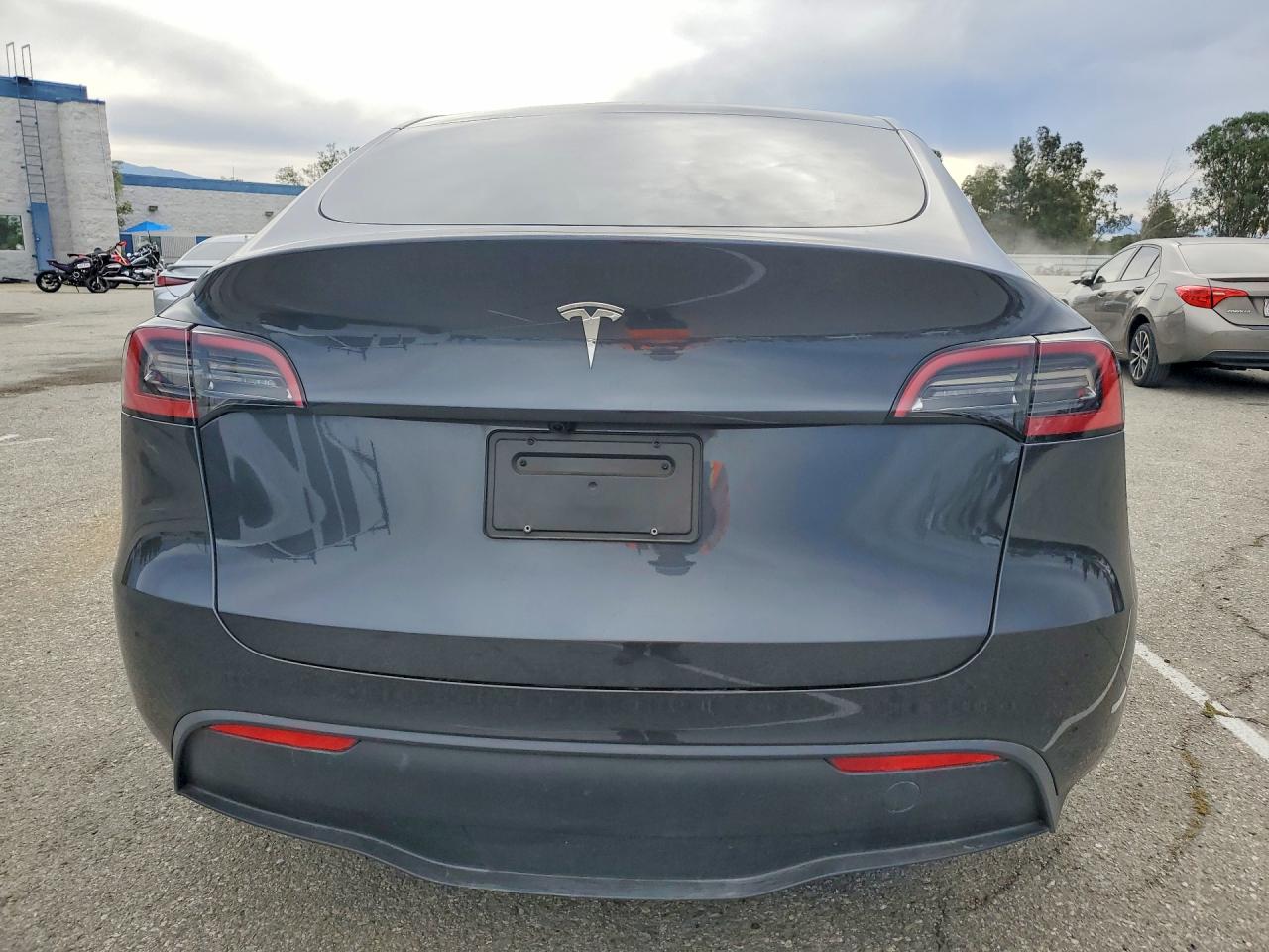 2025 TESLA MODEL Y