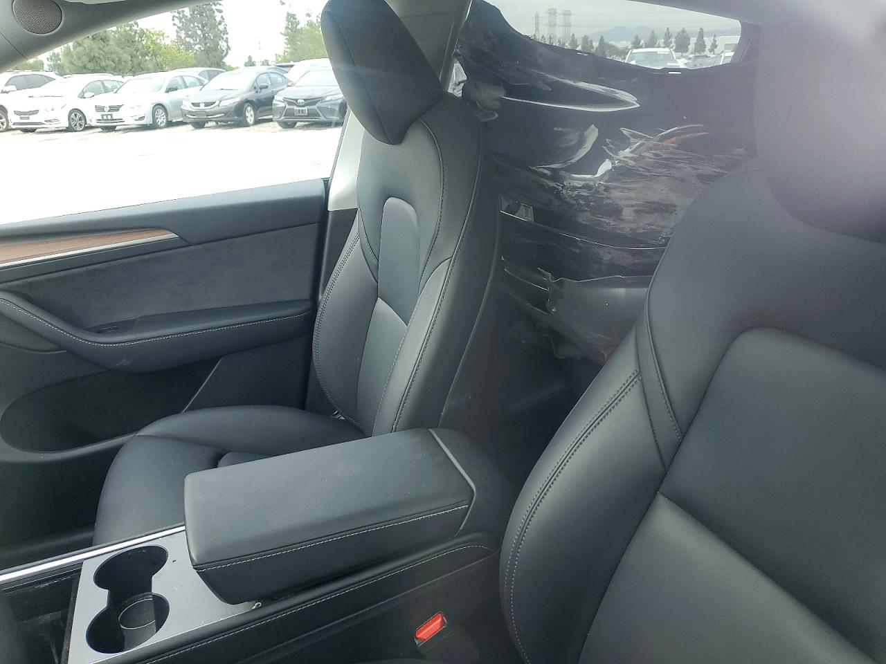 2025 TESLA MODEL Y