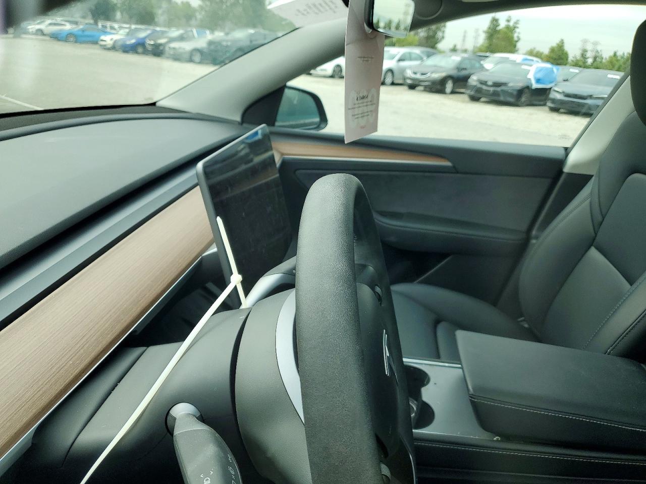 2025 TESLA MODEL Y