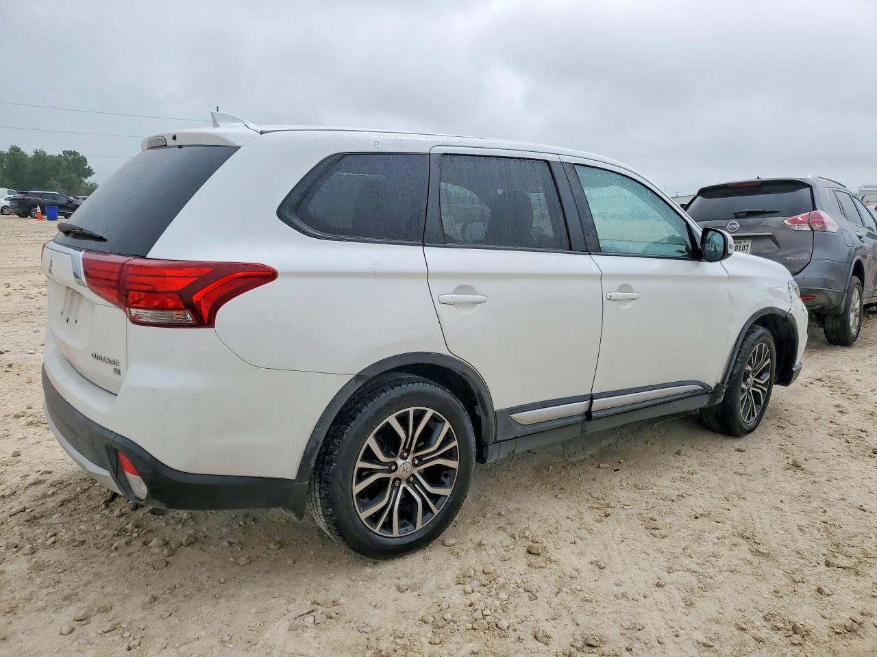 2018 MITSUBISHI OUTLANDER