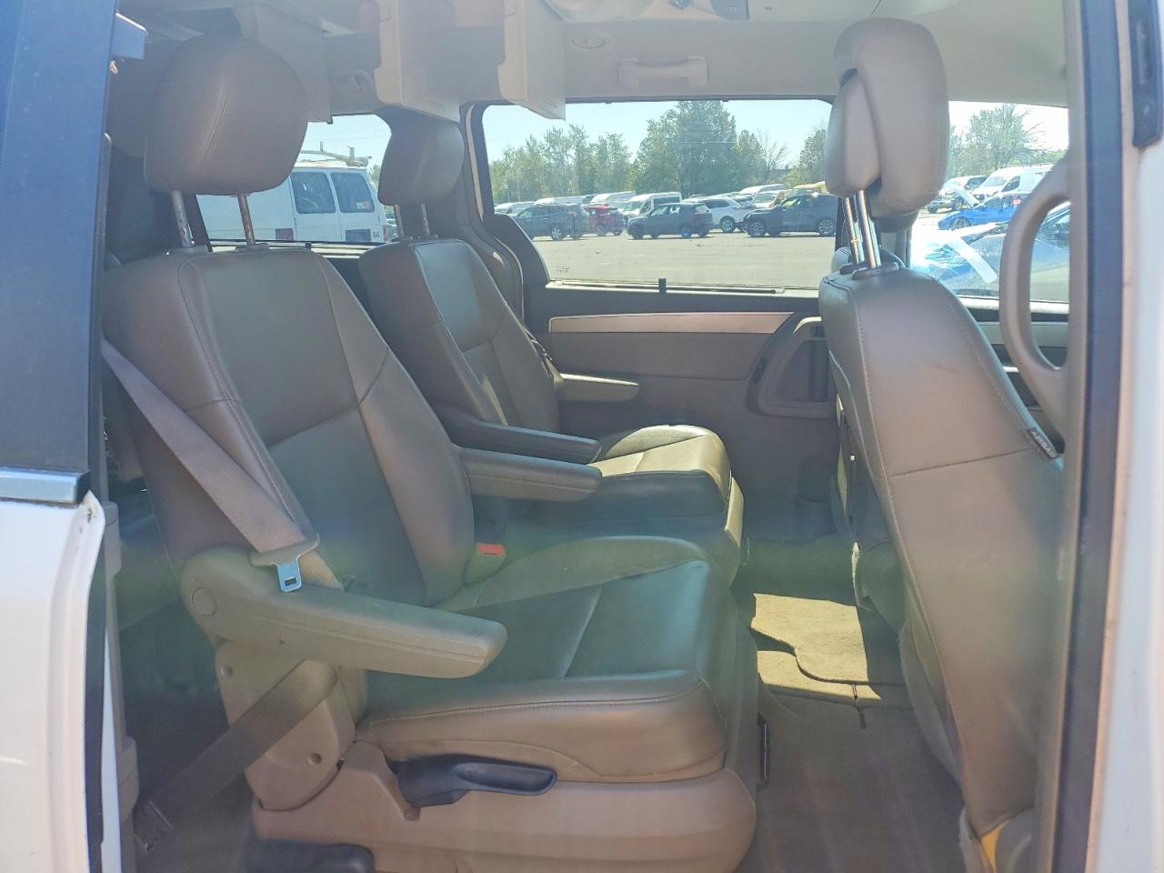 2012 VOLKSWAGEN ROUTAN