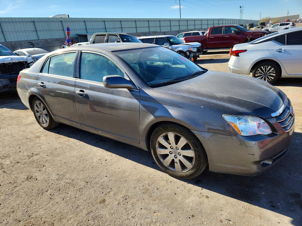 2005 TOYOTA AVALON