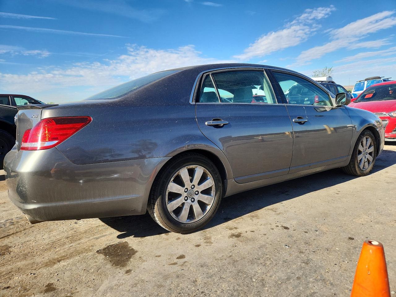 2005 TOYOTA AVALON