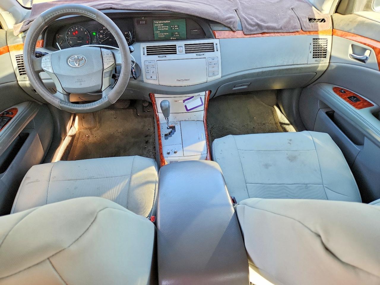 2005 TOYOTA AVALON