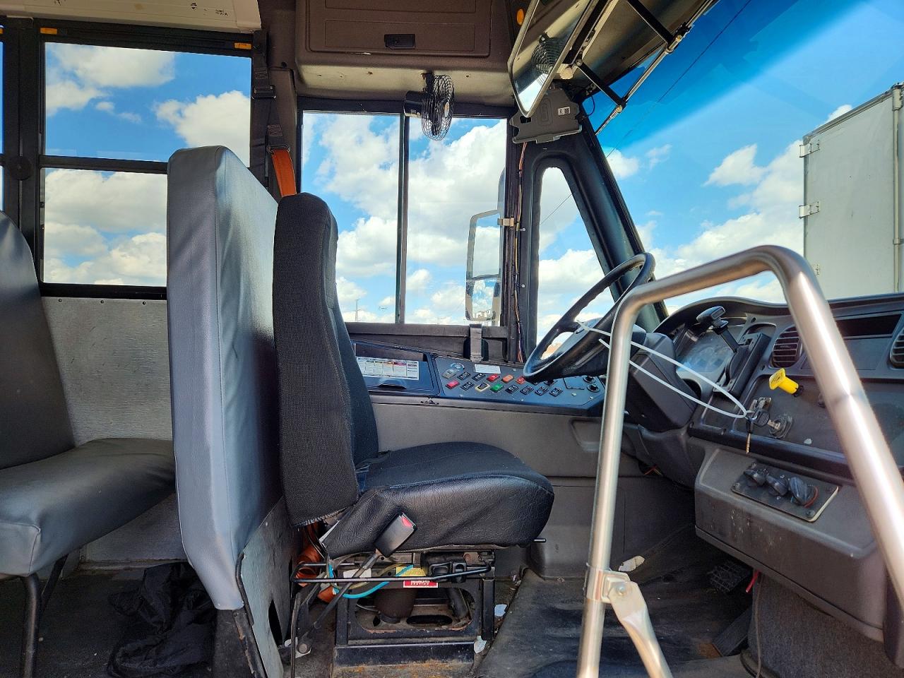 2010 THOMAS SAF-T-LINE