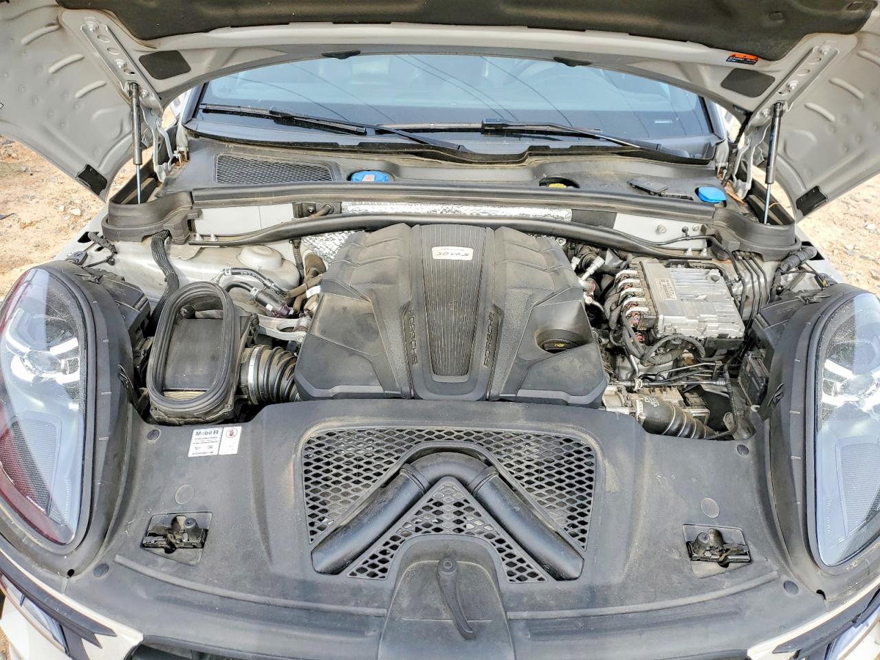 2021 PORSCHE MACAN