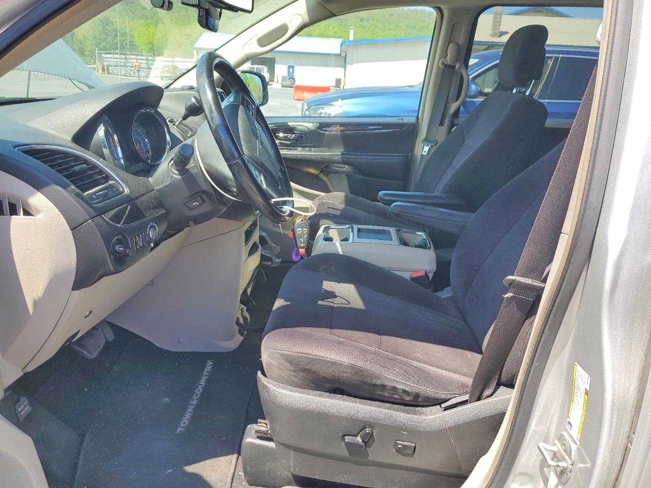 2011 CHRYSLER MINIVAN