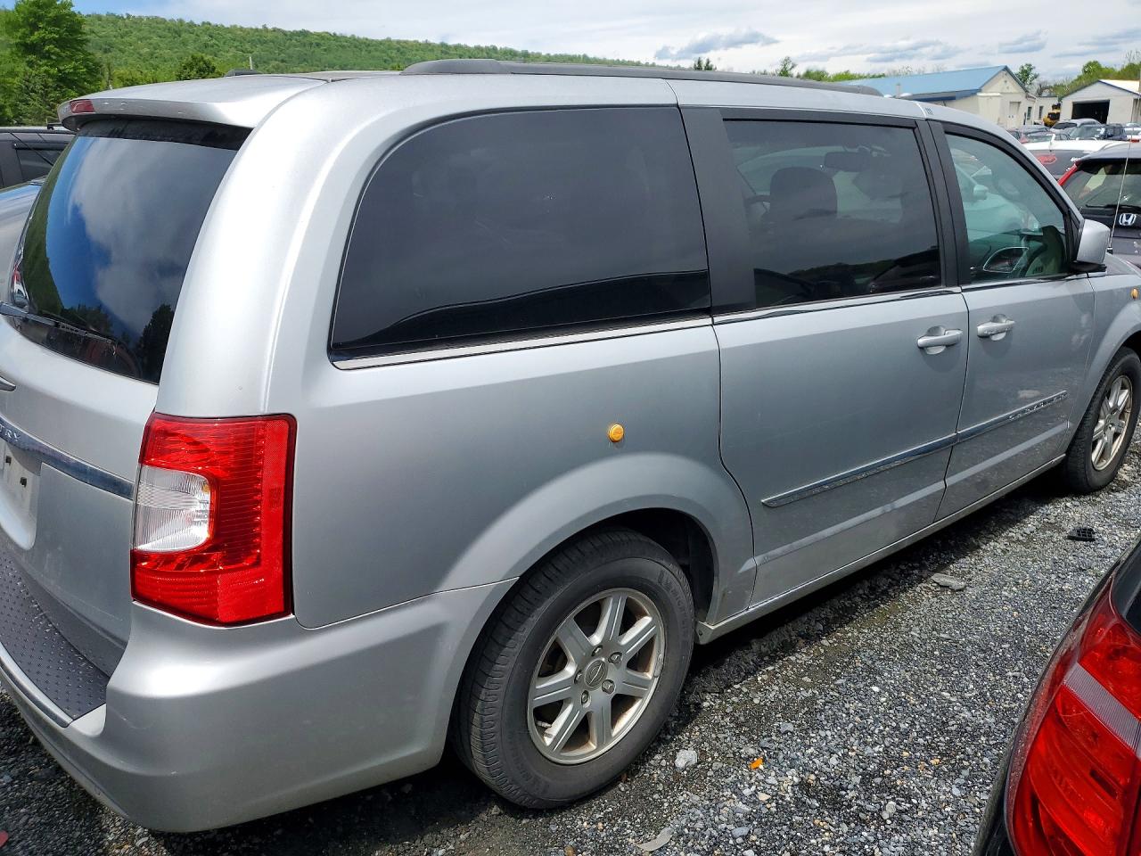 2011 CHRYSLER MINIVAN