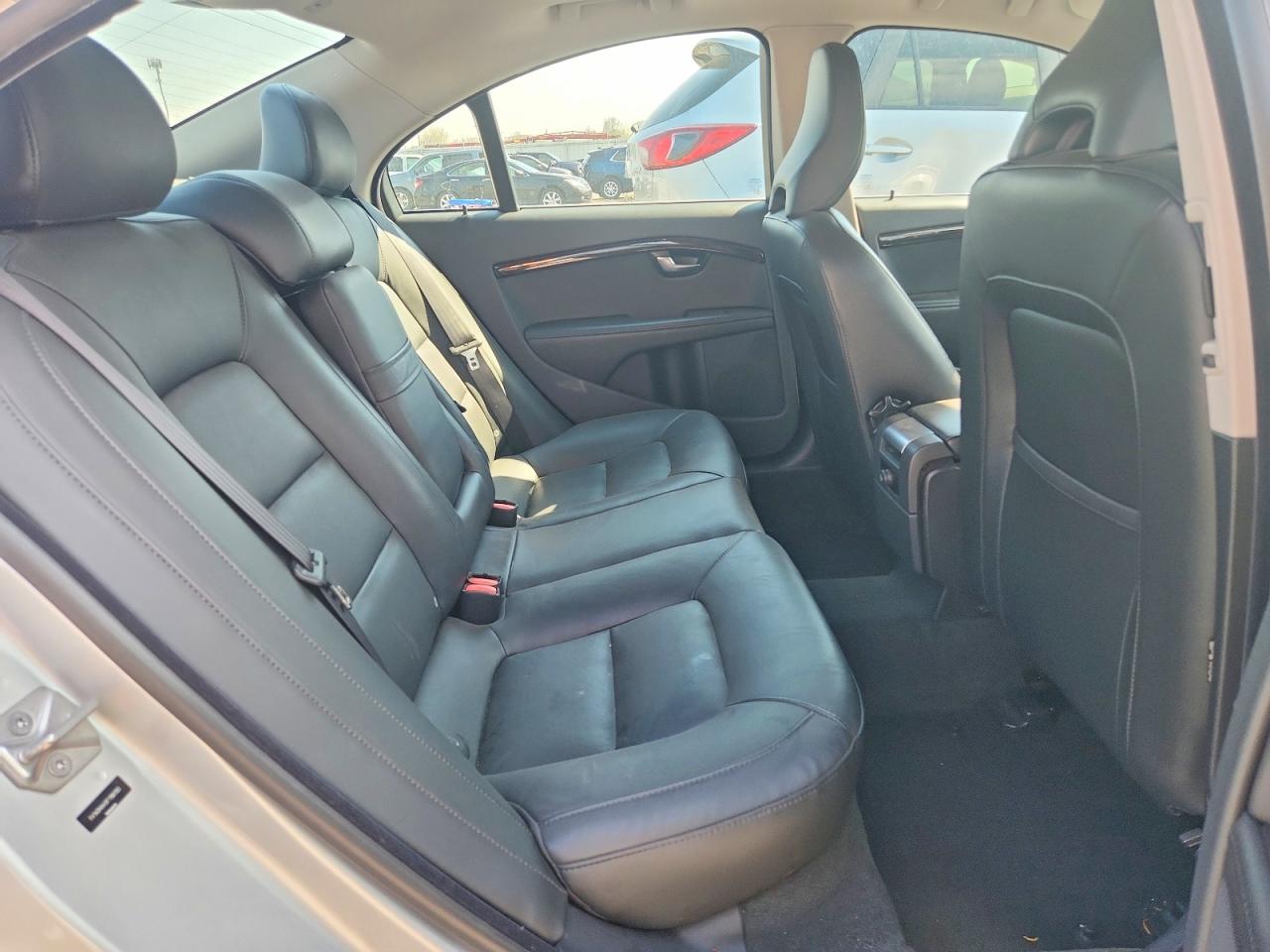 2015 VOLVO S80