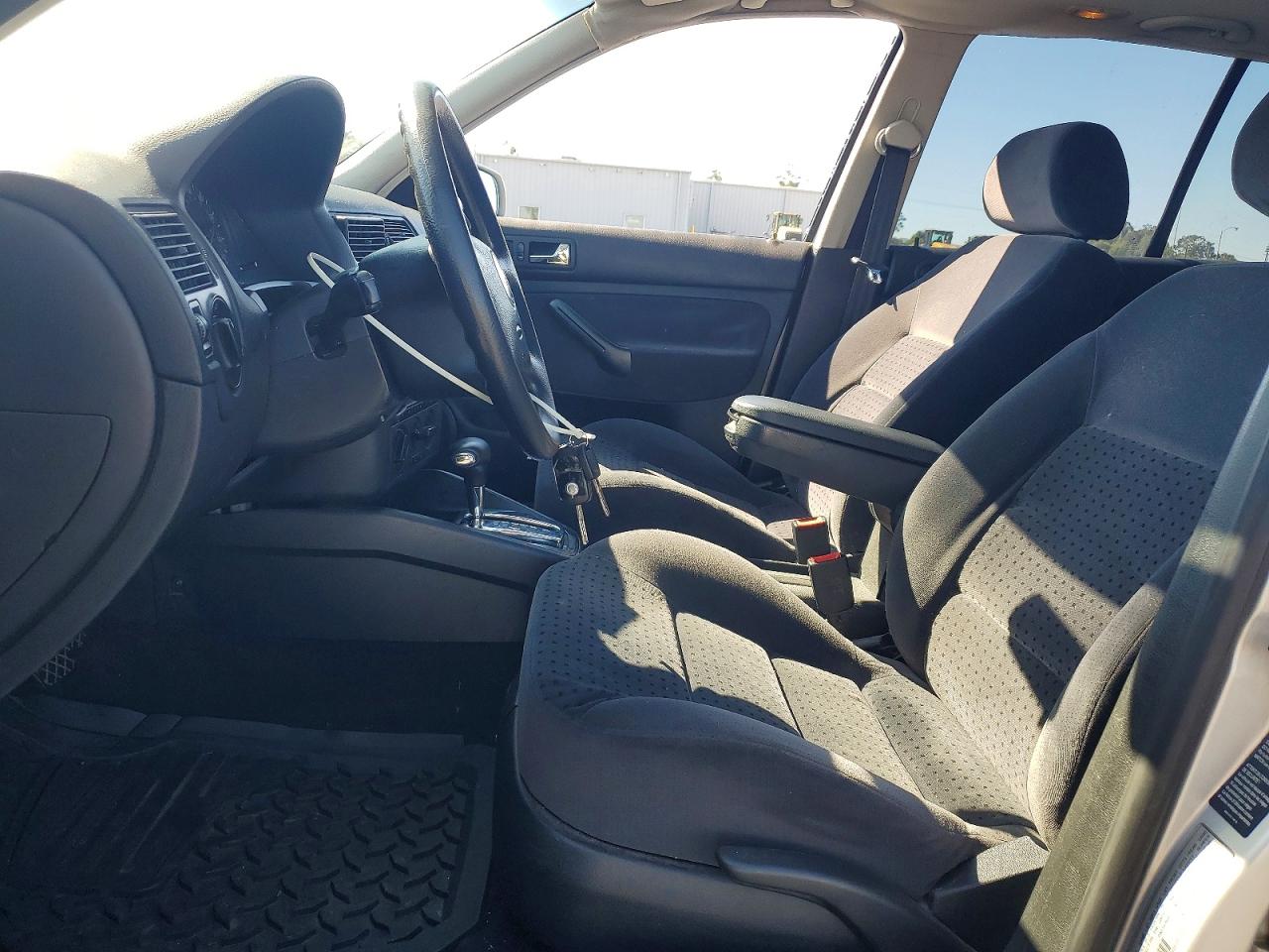 2000 VOLKSWAGEN GOLF