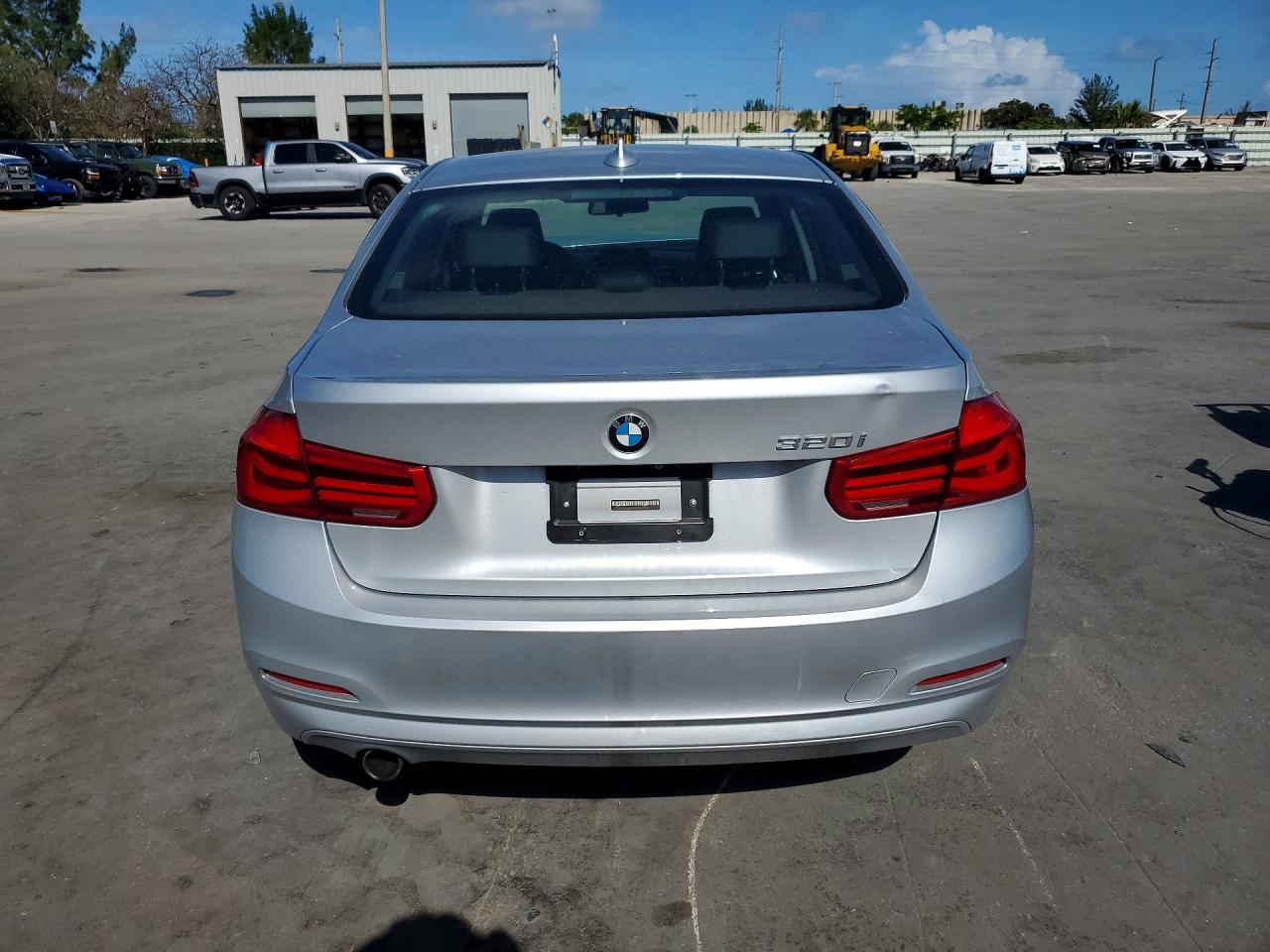 2018 BMW 3 SERIES