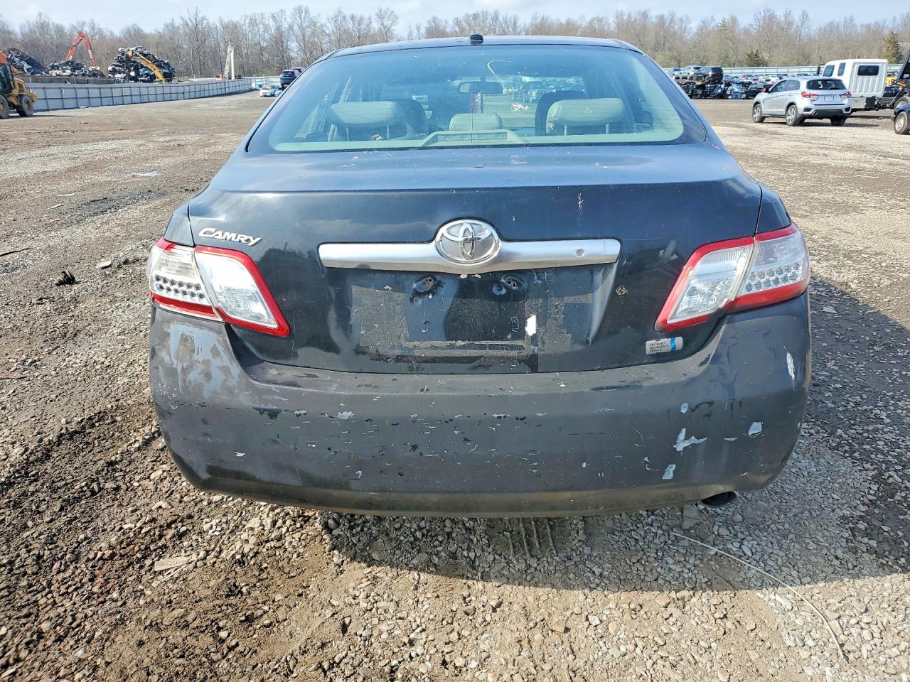 2011 TOYOTA CAMRY