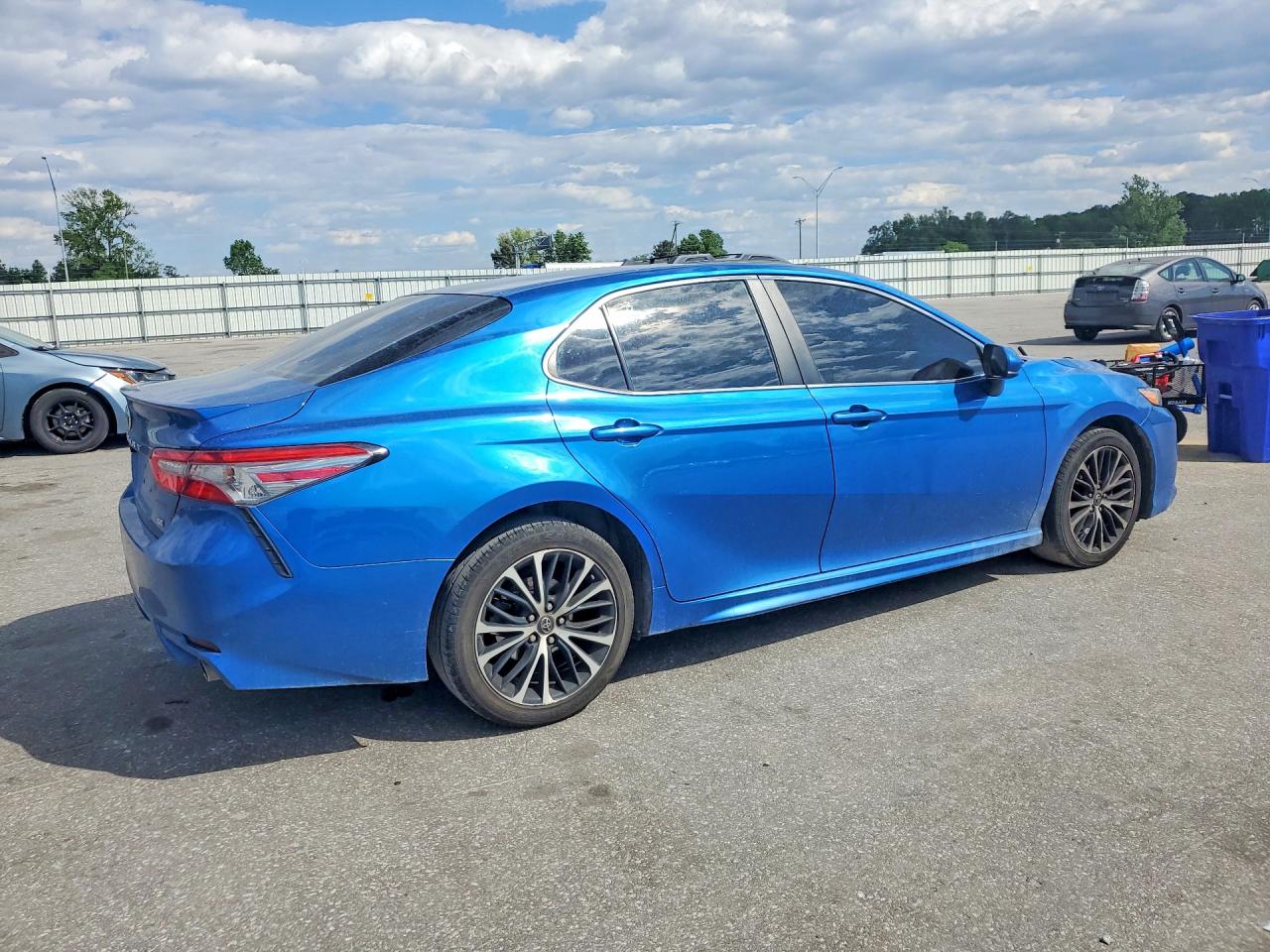 2018 TOYOTA CAMRY