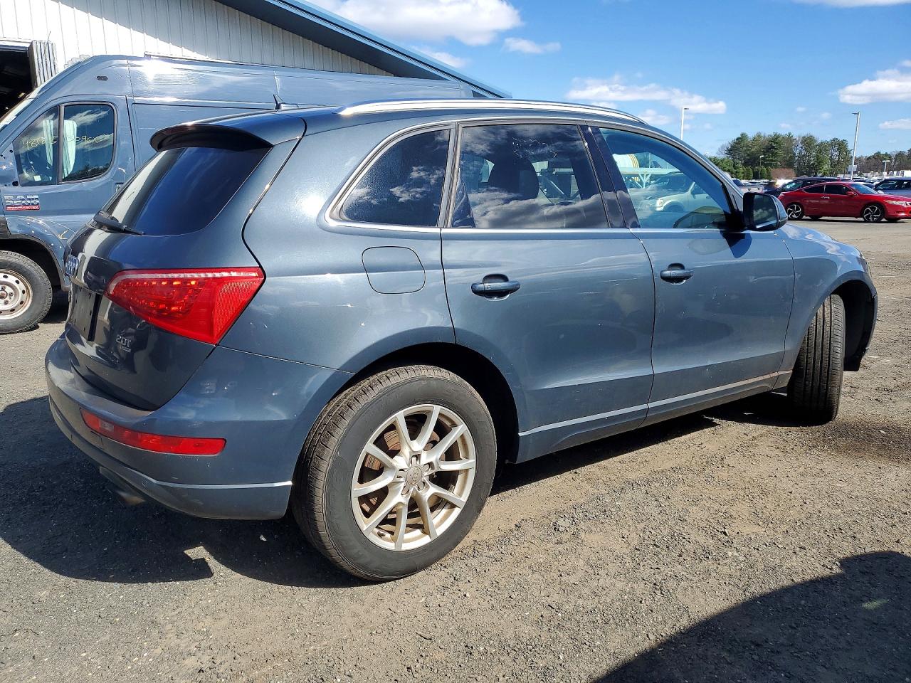 2011 AUDI Q5