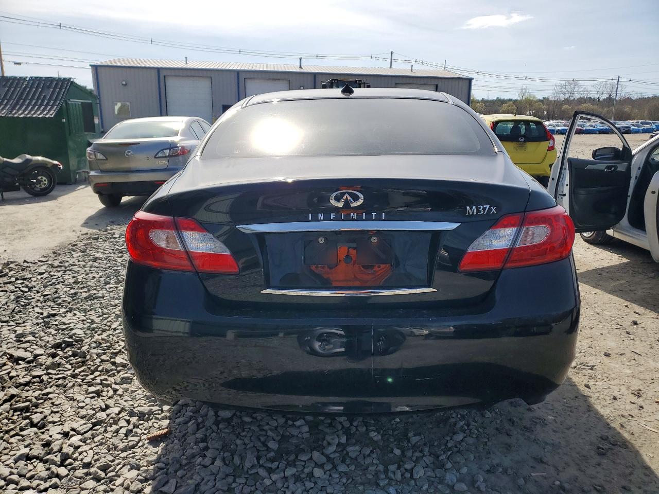 2011 INFINITI M37