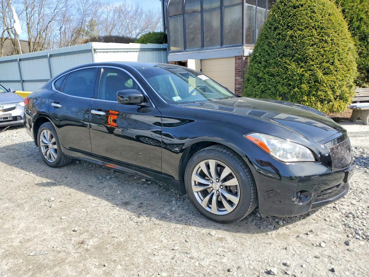 2011 INFINITI M37