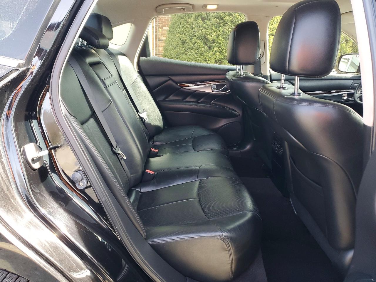 2011 INFINITI M37