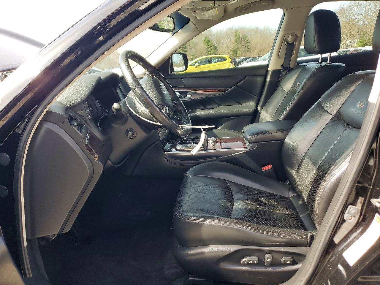 2011 INFINITI M37