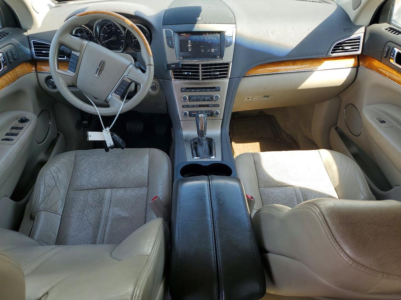 2011 LINCOLN MKT