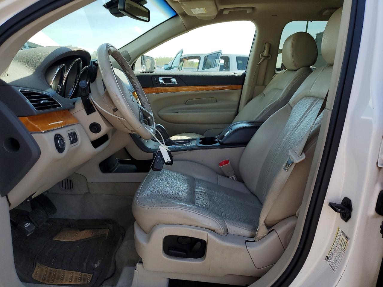 2011 LINCOLN MKT